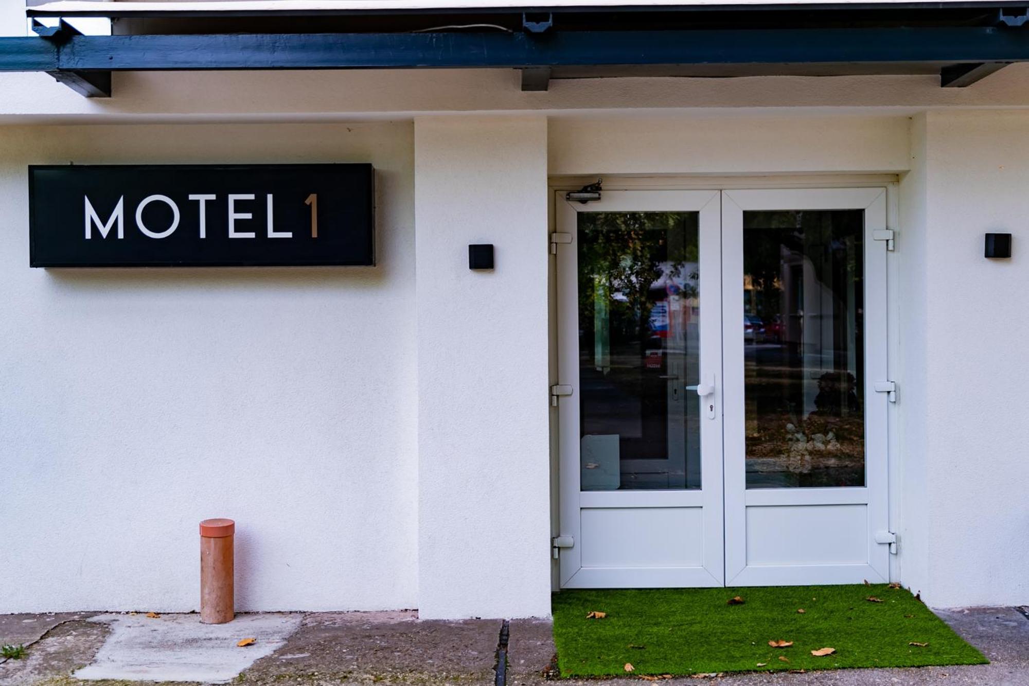 Motel1- A Megfizetheto Luxus! Dunaújváros Exteriér fotografie