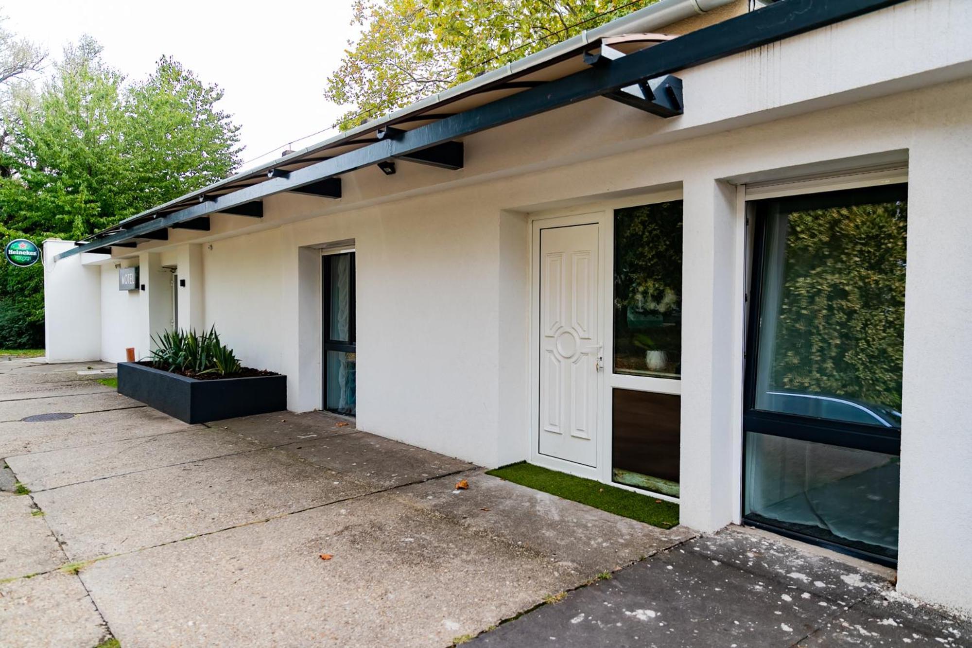 Motel1- A Megfizetheto Luxus! Dunaújváros Exteriér fotografie