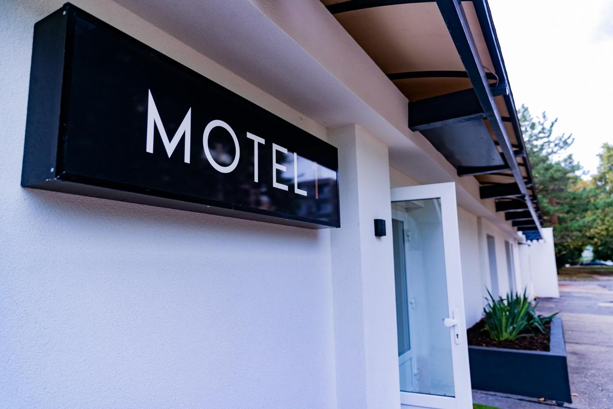 Motel1- A Megfizetheto Luxus! Dunaújváros Exteriér fotografie