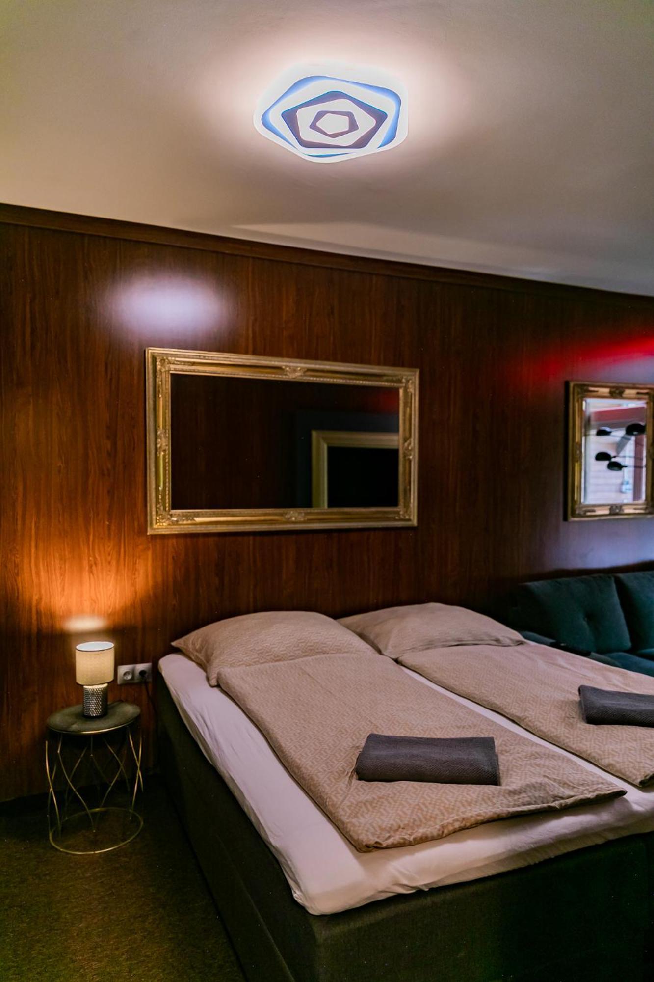 Motel1- A Megfizetheto Luxus! Dunaújváros Exteriér fotografie