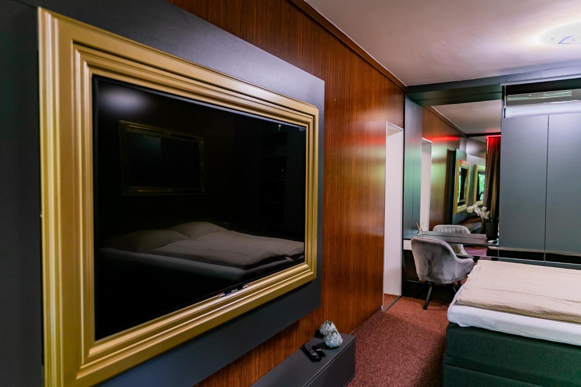 Motel1- A Megfizetheto Luxus! Dunaújváros Exteriér fotografie