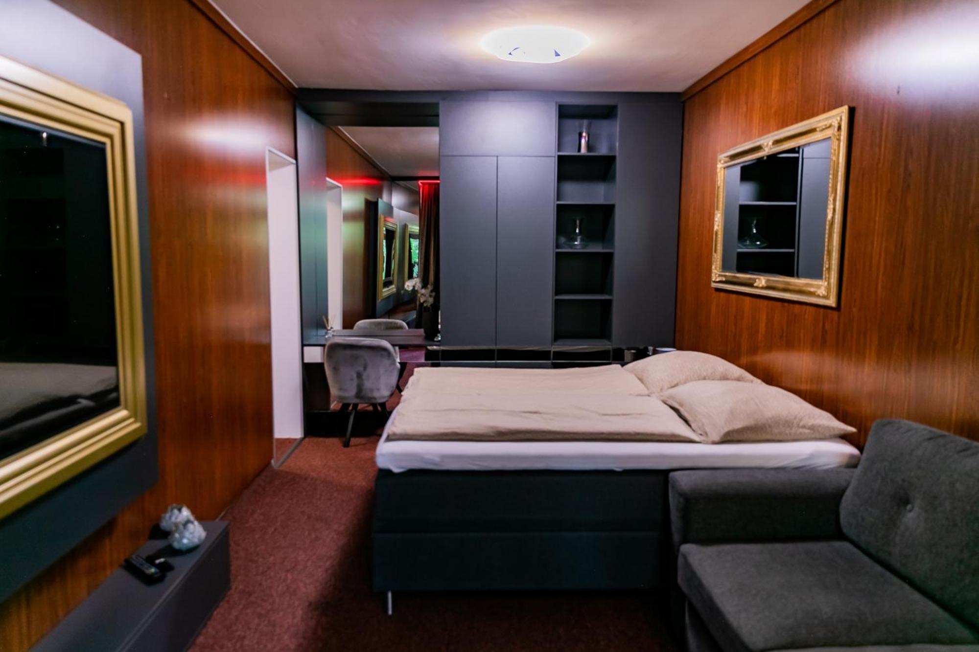 Motel1- A Megfizetheto Luxus! Dunaújváros Exteriér fotografie